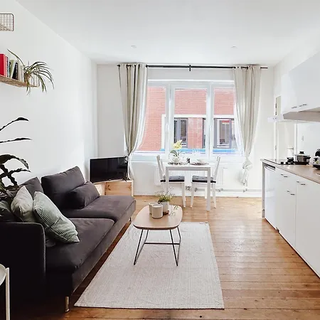 Sur - Sea, Sun, City-centre Apartment *
